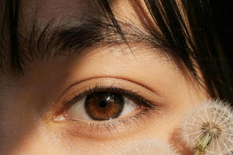 Allergies aux extensions de cils : ce qu’il faut savoir avant la pose