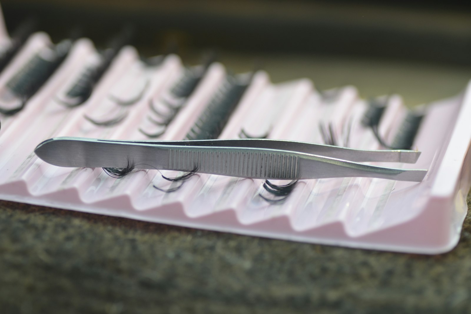 Kit extension de cils débutant : l’indispensable et ce qui peut attendre