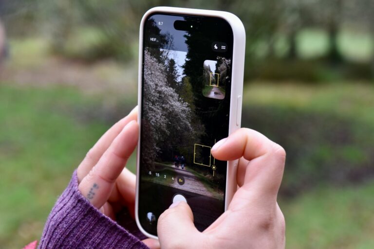 Photographier ses poses de cils au smartphone : lumière, cadrage et macro
